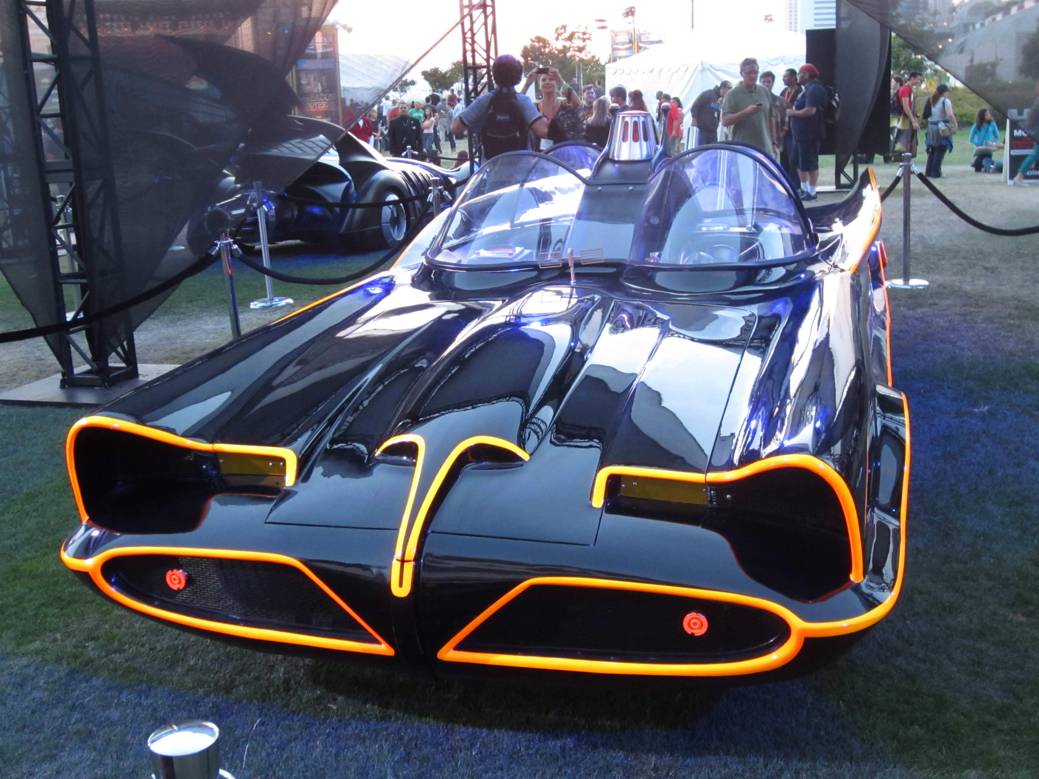 KAPOW! Original Batmobile sells for record-setting $ million – borg